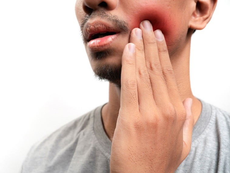 Featured image for “Finding Urgent Tooth Pain Help Near the Queensway ON”